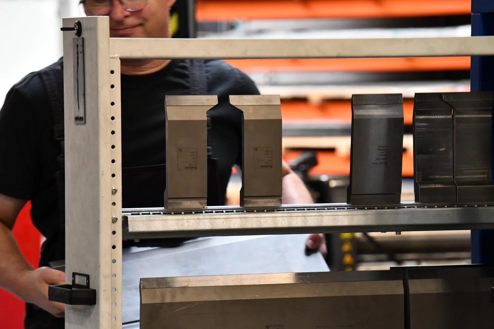 Het juiste kantgereedschap per materiaaldikte is erg belangrijk voor de juiste maatvoering
